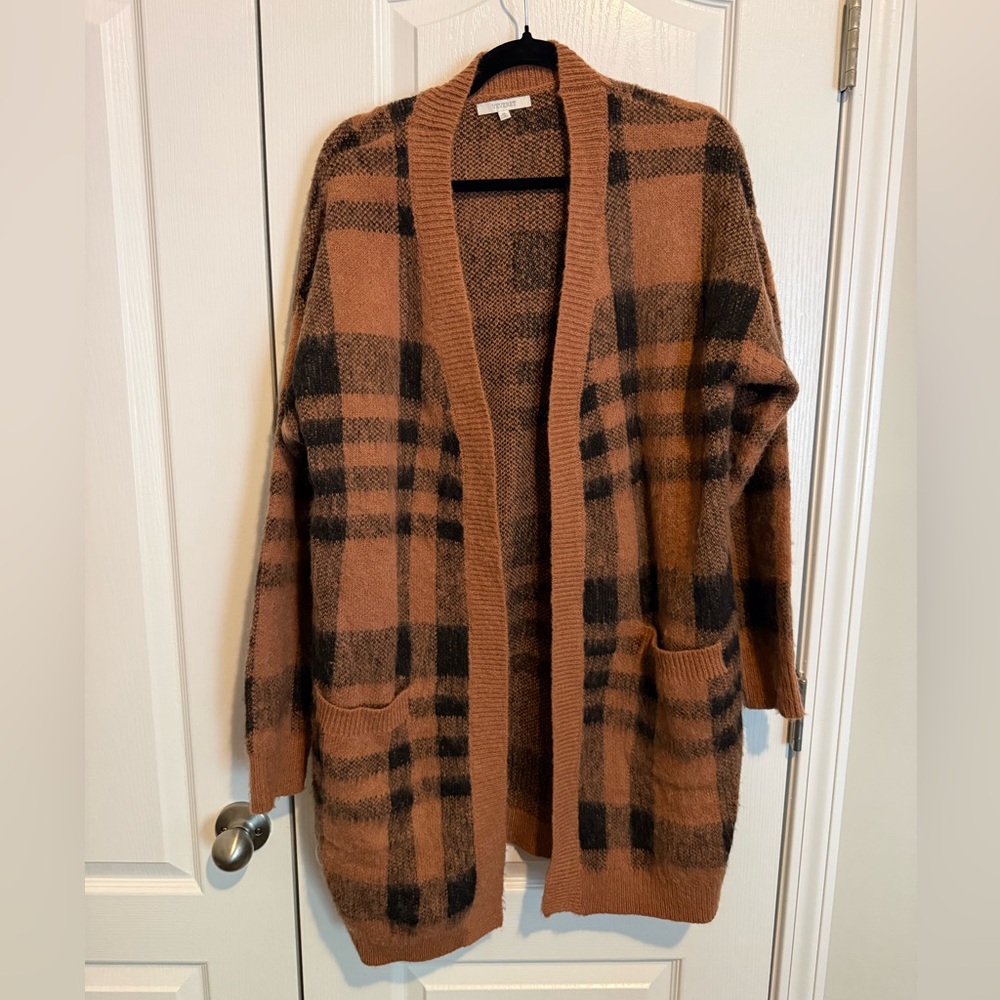 Cozy Plaid Open-Front Cardigan in Brown and Black